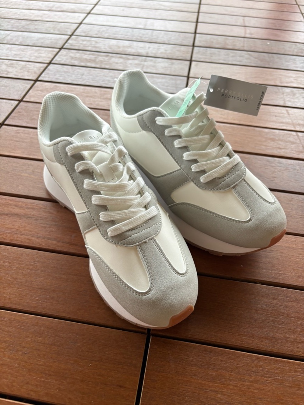 Perry Ellis Men's White and Light Gray Retro Runner Sneakers